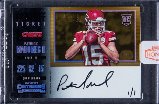 2017 Contenders Playoff Ticket #343 Patrick Mahomes II Signed Rookie Card (#1/1) - 2020 Panini Honors Sealed